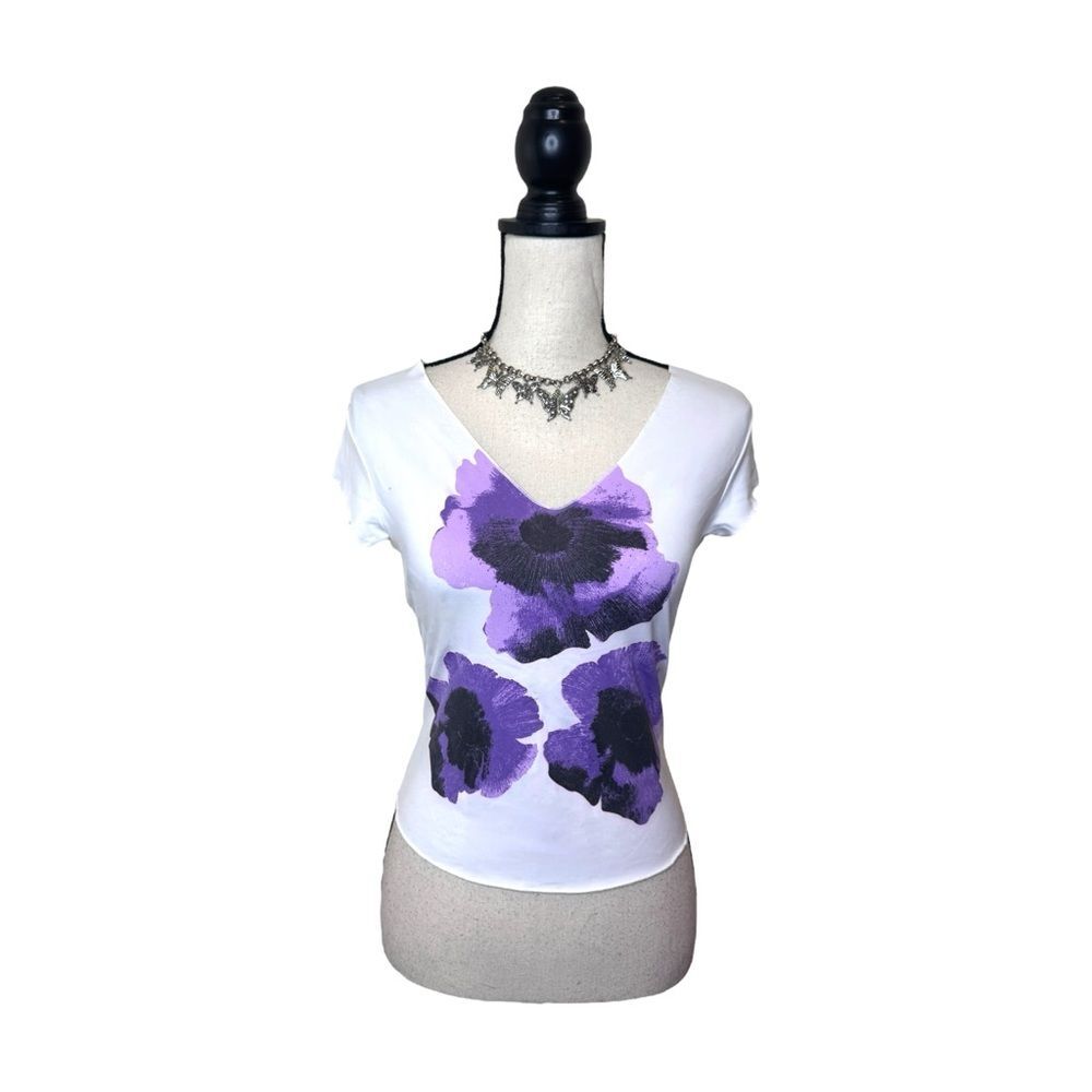 Y2K Boutique Europa White Slinky + Purple Flower V Neck Baby Tee Size Medium